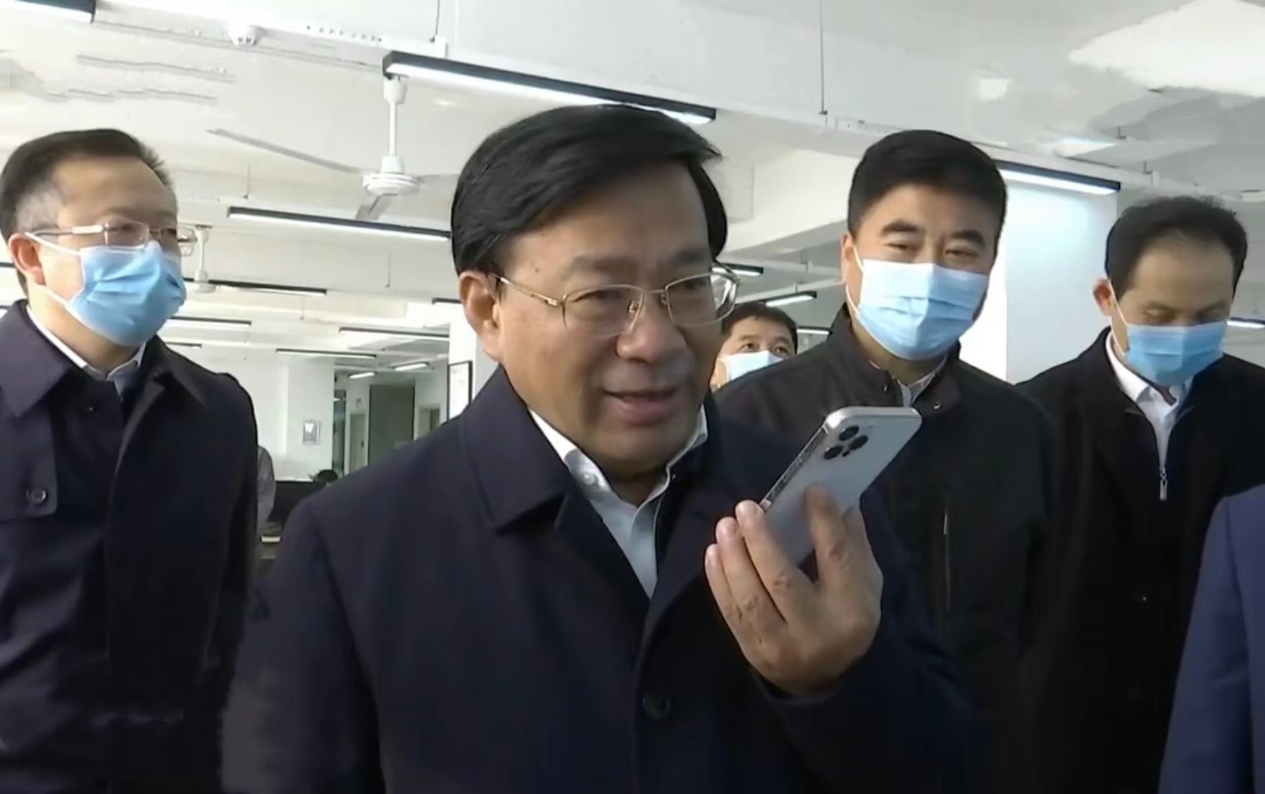 19 吉林省委副书记、省长韩俊莅临yl6809永利伊通供热 2021.11.2.jpg