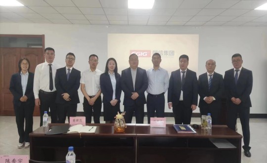 10.装配式总公司“走细腻治理之路，，，，，夺百日攻坚胜利”启动大会向导合影（须调解图片清晰度及色调）_副本.jpg