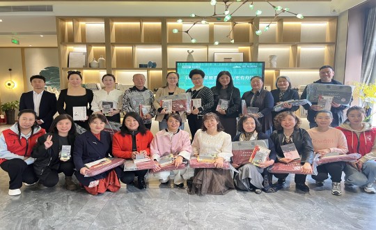 9.“以阅读丈量天下，，，，，，，让心田更有实力”主题念书朗诵交流活动现场留念_副本.jpg