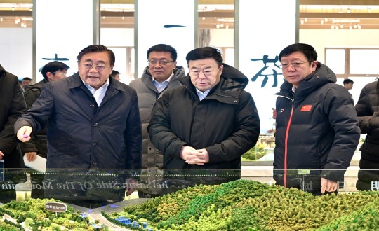 2024年1月4日，，，，，，市委书记张恩德一行莅临yl6809永利集团走访调研_副本.jpg
