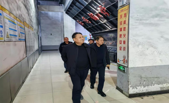 2024年11月18日，，，，，，，集团副董事马秉臣深入供热总公司一线举行事情走访_副本.png